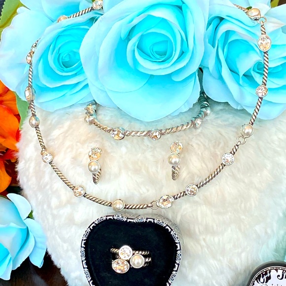 Bookmark my Closet “LIKE”♥️Get notified of sales♥️ - Picture 11 of 16